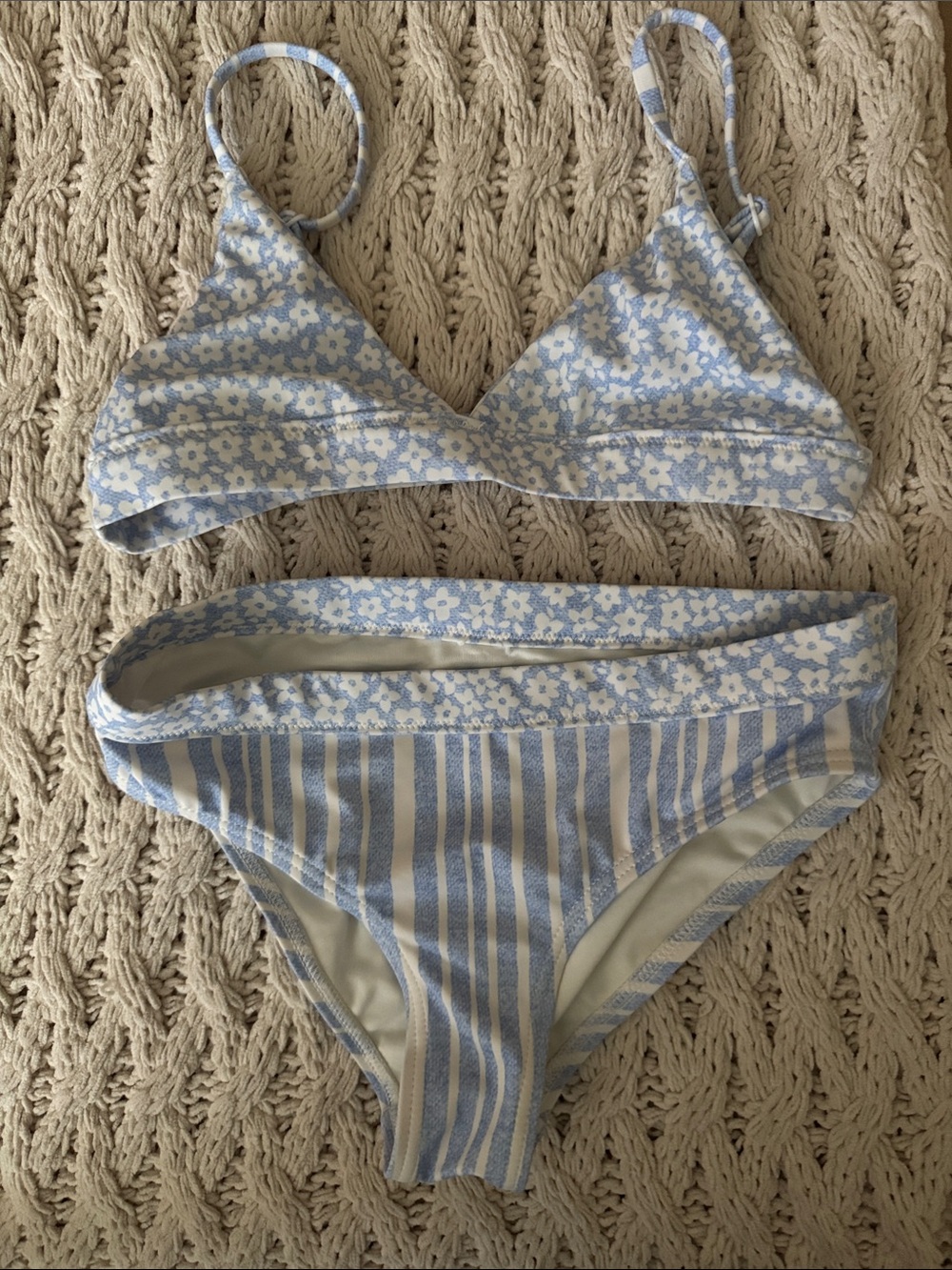 NWOT Billabong Light Blue and White Floral Bikini